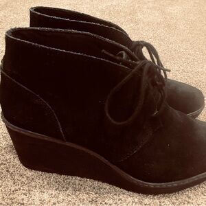 Clarks Original Black‎ Suede Lace-Up Hazen Charm Wedge Boot Size 8.5